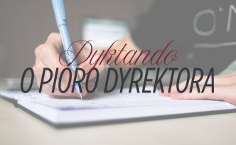 Osoba pisząca piórem w zeszycie